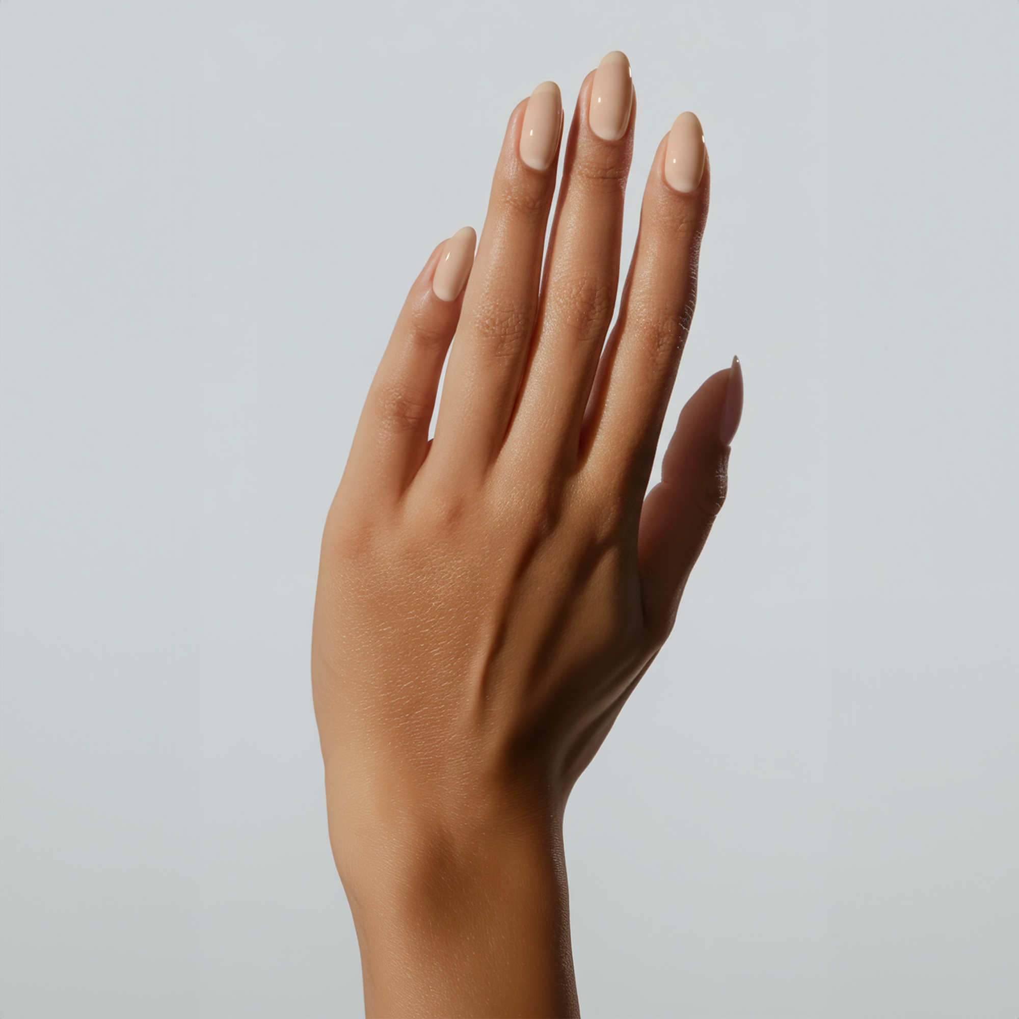glov-coolnails-silk-beige-active-nagellack-seidiger-beige-ton-gleicht-den-nagelt image 5
