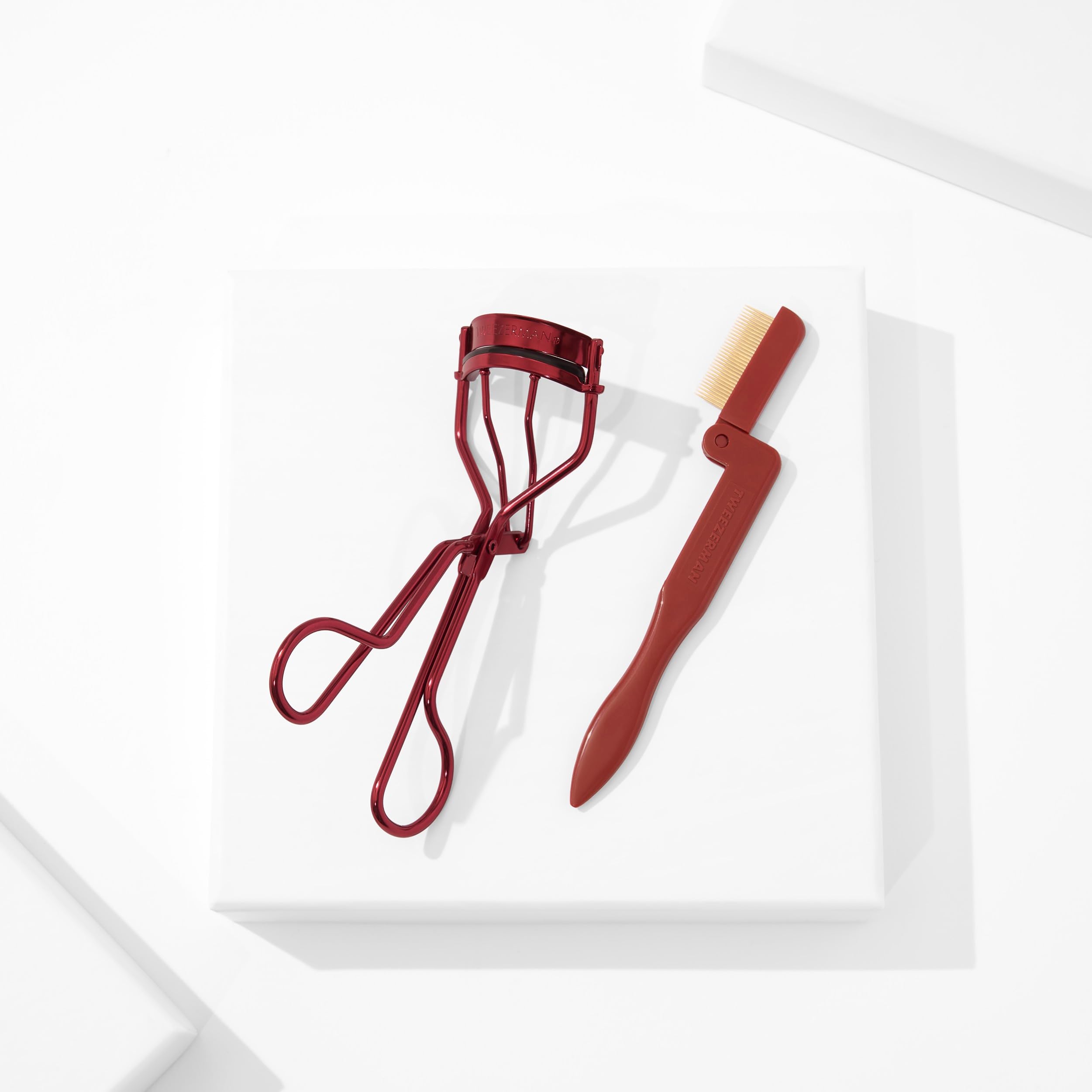 tweezerman-wimpernset-mit-wimpernzange-und-wimpernkamm-silikonpads-und-vergoldet image 7