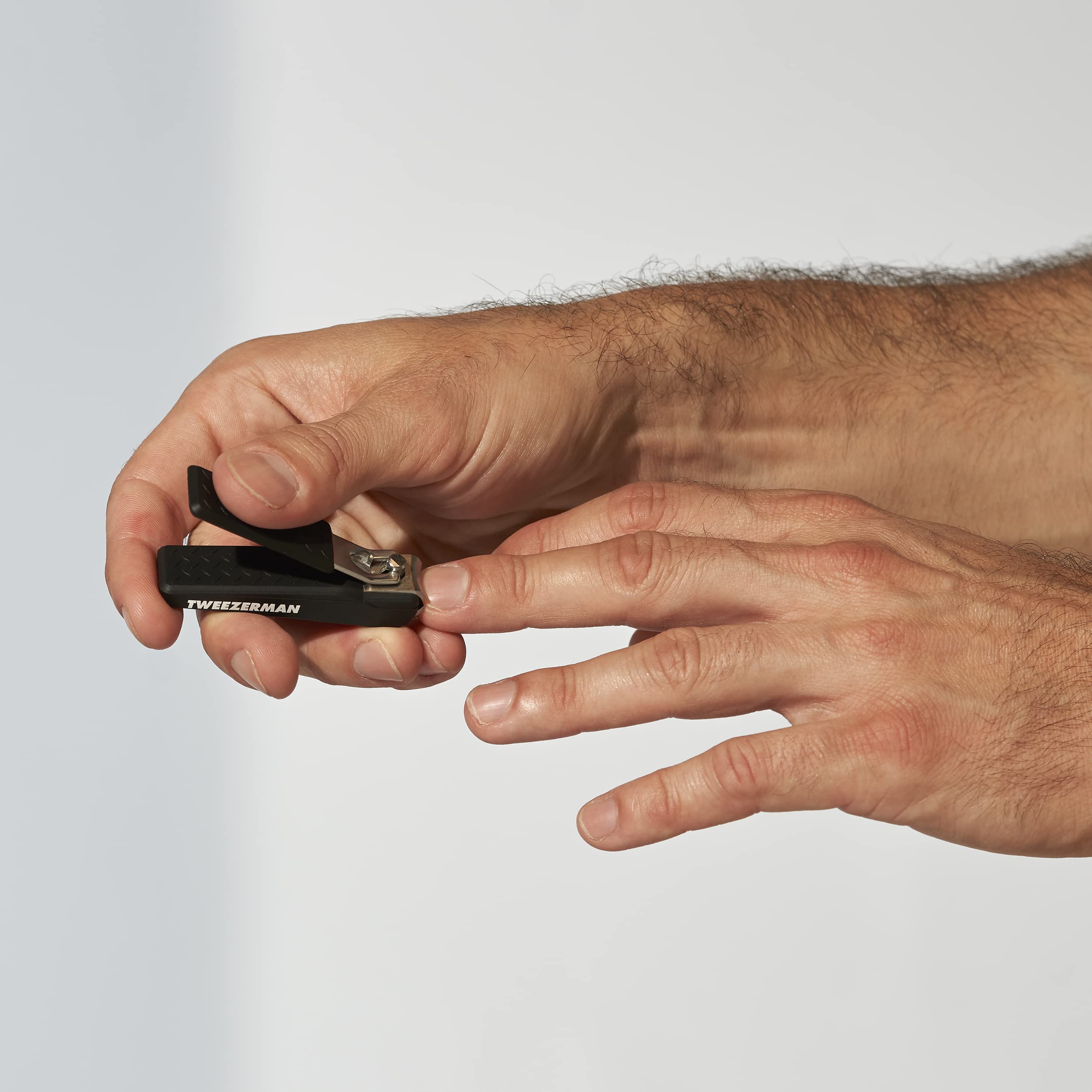 tweezerman-nagelknipser-schwarz-rostfreier-edelstahl-mit-gebogener-schneide-und- image 3